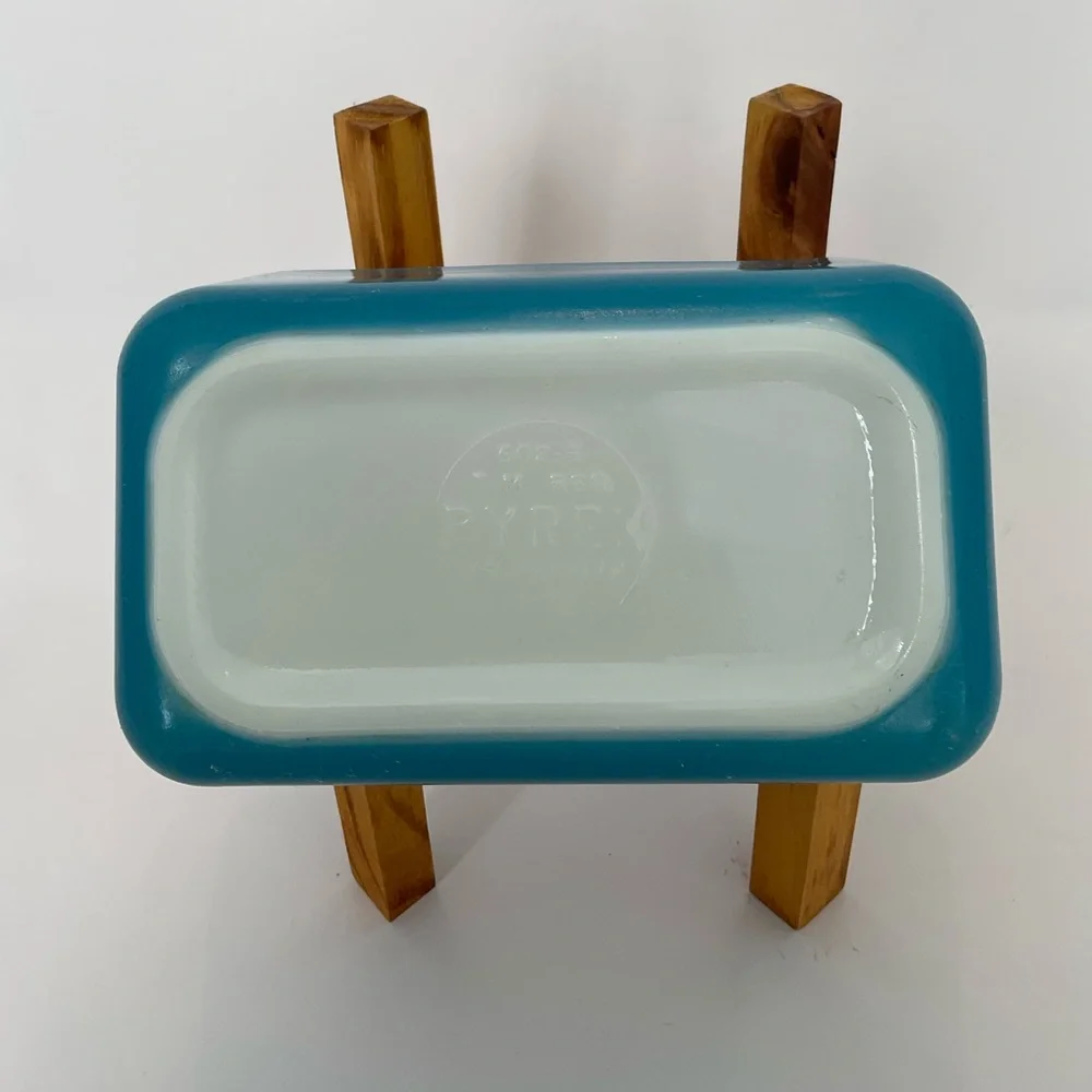 Vintage Pyrex covered dish_9